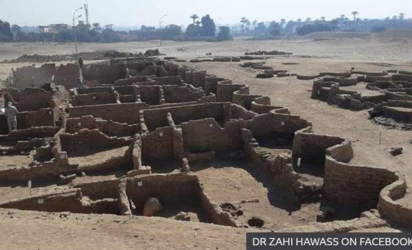 Oude Egyptische stad ontdekt en opgegraven.