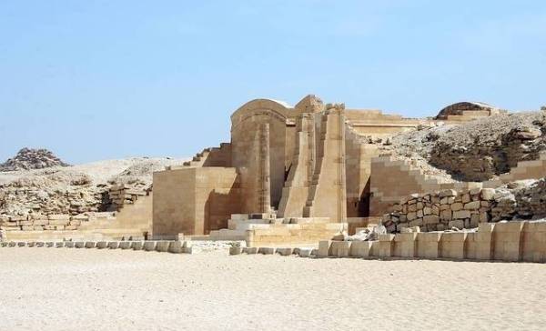 Bijzonder Egyptisch standbeeld ontdekt van edelman genaamd 'Messi'
